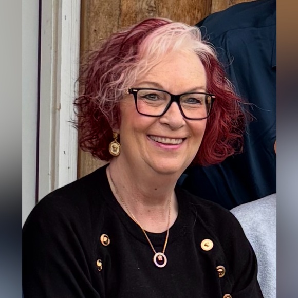 Meet your Posher - Picture 1 of 5